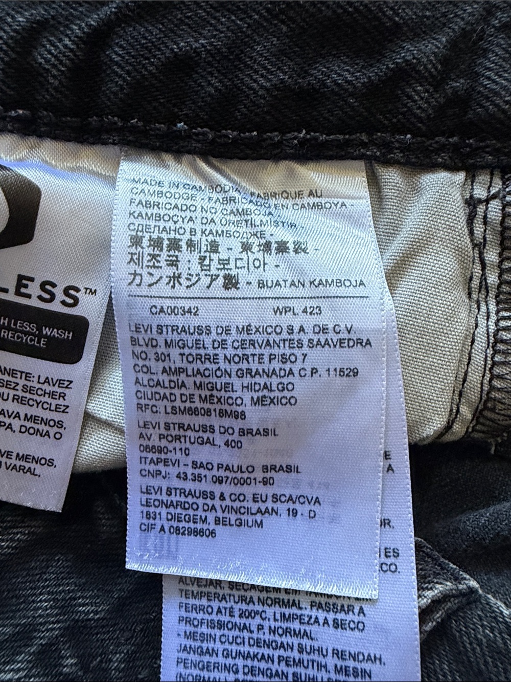 Ladies Levi's Distressed Jean Shorts - Picture 10 of 12